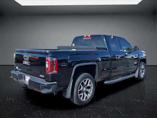 Onyx Black 2017 GMC Sierra 1500 SLT