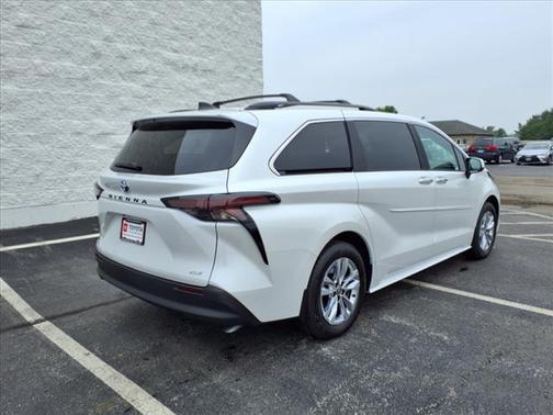 2025 Toyota Sienna XLE 8 Passenger