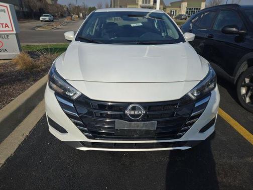 Aspen White Tricoat 2025 Nissan Versa 1.6 SV