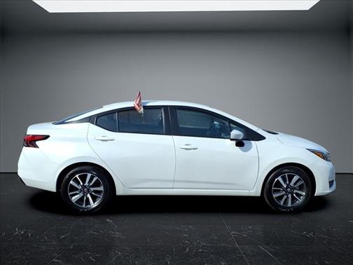 Aspen White Tricoat 2025 Nissan Versa 1.6 SV