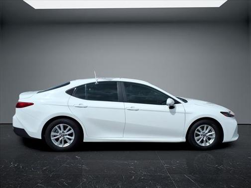 Ice 2025 Toyota Camry LE