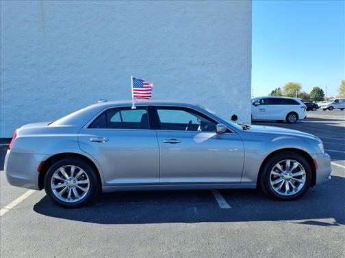 2018 Chrysler 300 Touring