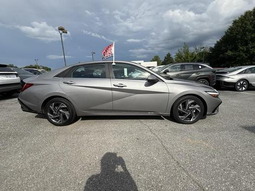 2025 Hyundai ELANTRA SEL