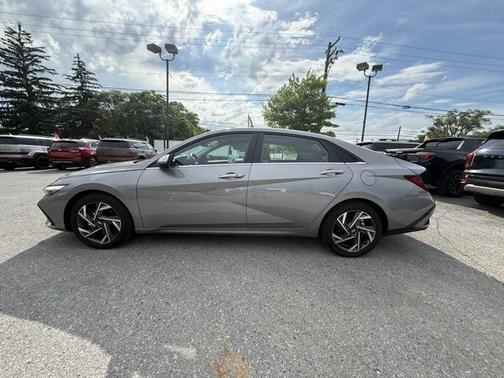 2025 Hyundai ELANTRA SEL