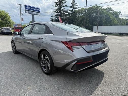 2025 Hyundai ELANTRA SEL
