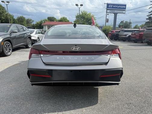 2025 Hyundai ELANTRA SEL