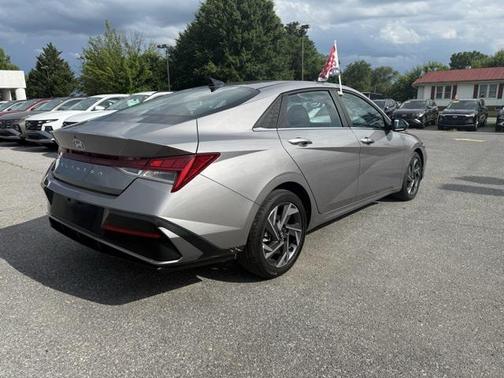 2025 Hyundai ELANTRA SEL