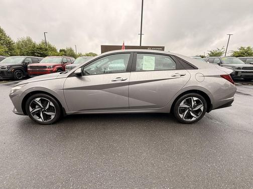 Fluid Metal 2023 Hyundai ELANTRA SEL