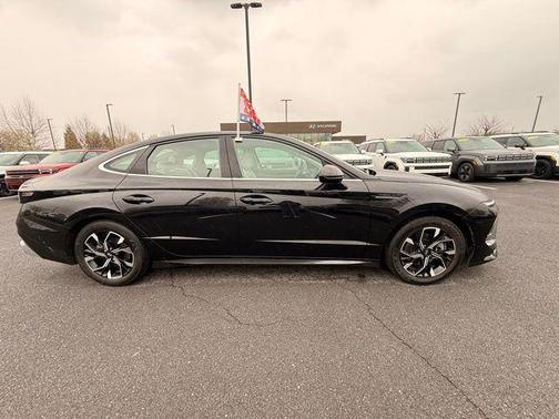Abyss Black 2025 Hyundai SONATA SEL