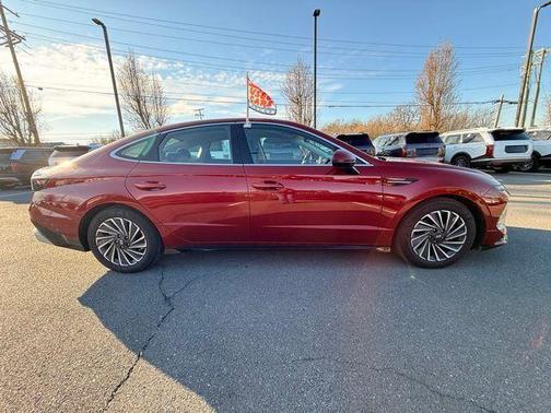 2025 Hyundai SONATA Hybrid SE