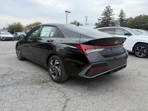 2025 Hyundai ELANTRA HEV SEL Sport
