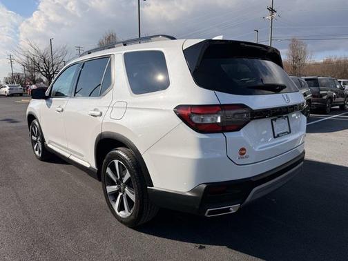 2025 Honda Pilot Touring 8-Passenger