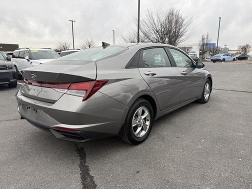 2023 Hyundai ELANTRA SE