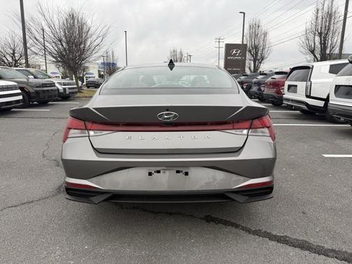 2023 Hyundai ELANTRA SE
