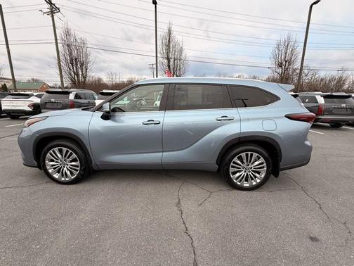 2024 Toyota Highlander Platinum