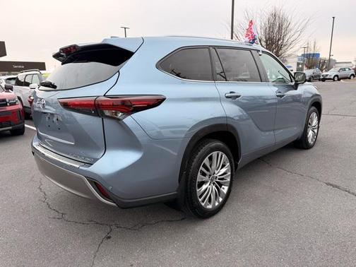 2024 Toyota Highlander Platinum