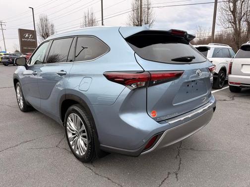 2024 Toyota Highlander Platinum