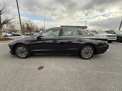 2025 Hyundai SONATA Hybrid SE