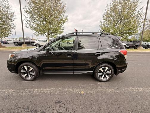 Crystal Black Silica 2017 Subaru Forester 2.5i Limited