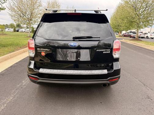 Crystal Black Silica 2017 Subaru Forester 2.5i Limited