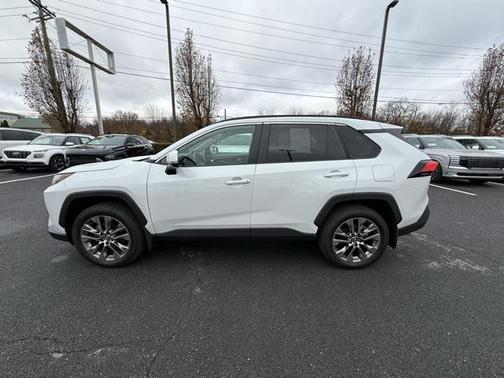 2025 Toyota RAV4 XLE Premium