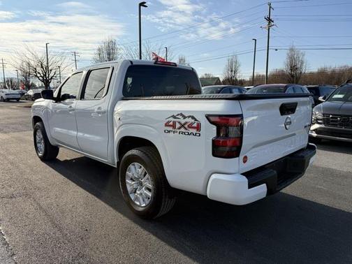 2023 Nissan Frontier SV