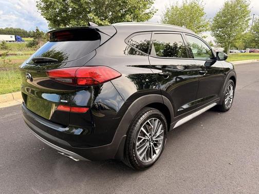 Black Noir Pearl 2019 Hyundai TUCSON SE