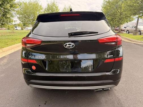 Black Noir Pearl 2019 Hyundai TUCSON SE