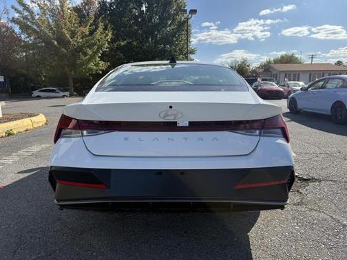 2025 Hyundai ELANTRA SEL