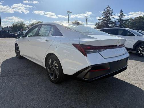 2025 Hyundai ELANTRA SEL