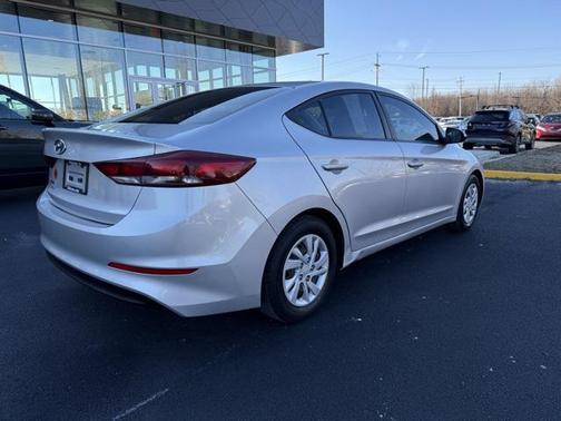 2018 Hyundai ELANTRA SE
