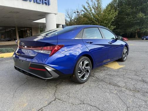 2025 Hyundai ELANTRA Limited