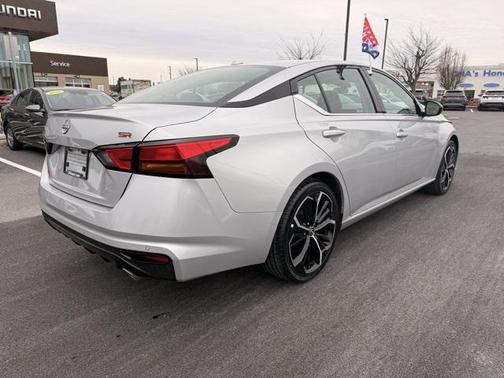 2024 Nissan Altima SR FWD