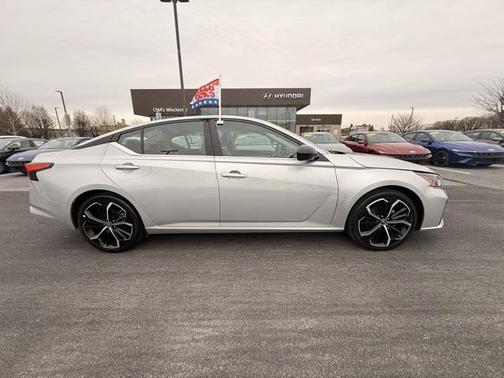 2024 Nissan Altima SR FWD