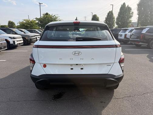 Atlas White 2026 Hyundai KONA SE