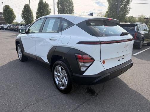 Atlas White 2026 Hyundai KONA SE