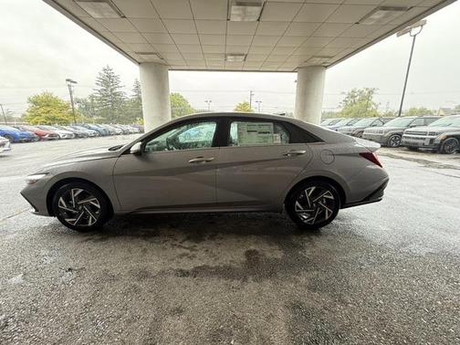 2025 Hyundai ELANTRA Limited