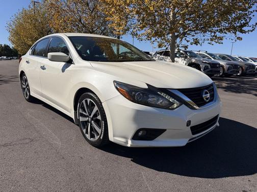 Pearl White 2017 Nissan Altima 2.5 SR