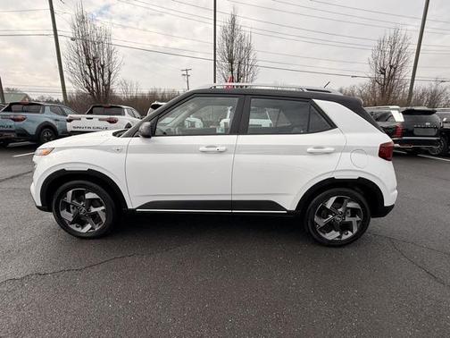 2026 Hyundai VENUE SEL w/Two-Tone Roof