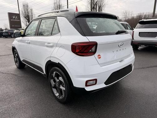 2026 Hyundai VENUE SEL w/Two-Tone Roof