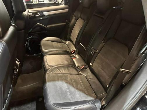 2016 Porsche Cayenne GTS