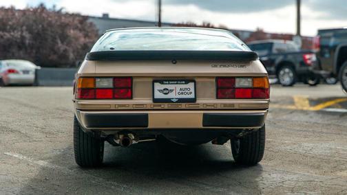 1988 Porsche 924 2D Coupe
