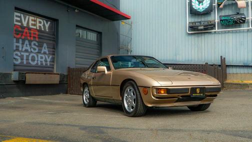 1988 Porsche 924 2D Coupe