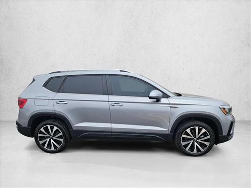Platinum Gray Meta 2023 Volkswagen Taos 1.5T SE