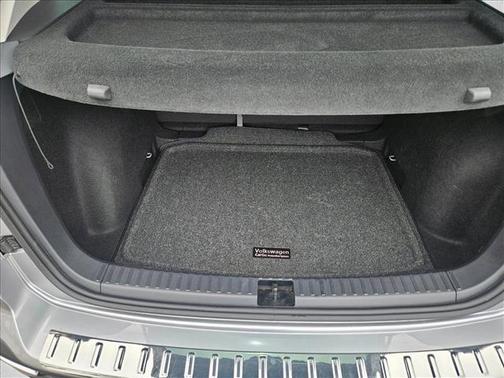Platinum Gray Meta 2023 Volkswagen Taos 1.5T SE