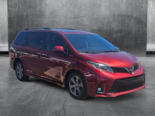 2019 Toyota Sienna SE