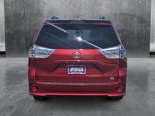 2019 Toyota Sienna SE
