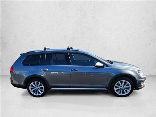 2017 Volkswagen Golf Alltrack TSI SE