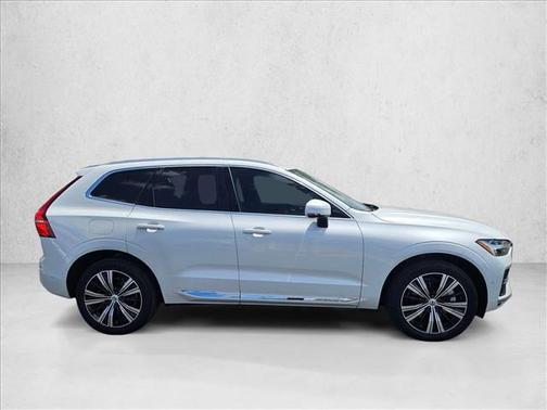 Crystal White Metallic 2023 Volvo XC60 Recharge Plug-In Hybrid T8 Plus Bright Theme