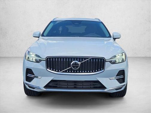 Crystal White Metallic 2023 Volvo XC60 Recharge Plug-In Hybrid T8 Plus Bright Theme